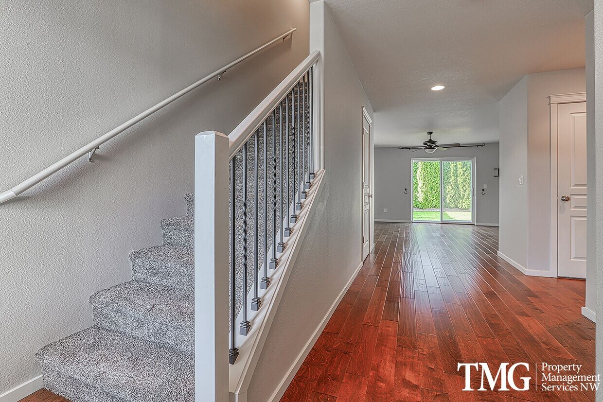 Primary Photo - 2 Story Townhome with Vaulted Ceilings and...