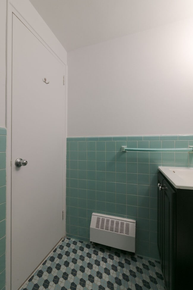 Photo du bâtiment - 809 Av. Bloomfield
