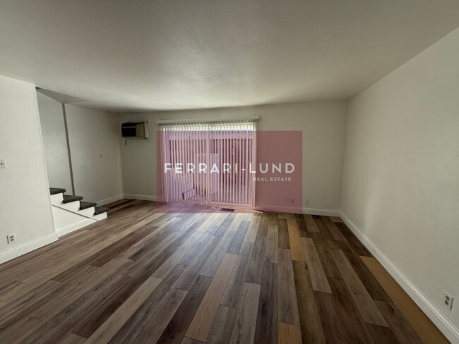 Foto del edificio - Townhome in Reno, 2 bedroom 1.5 bathroom -...