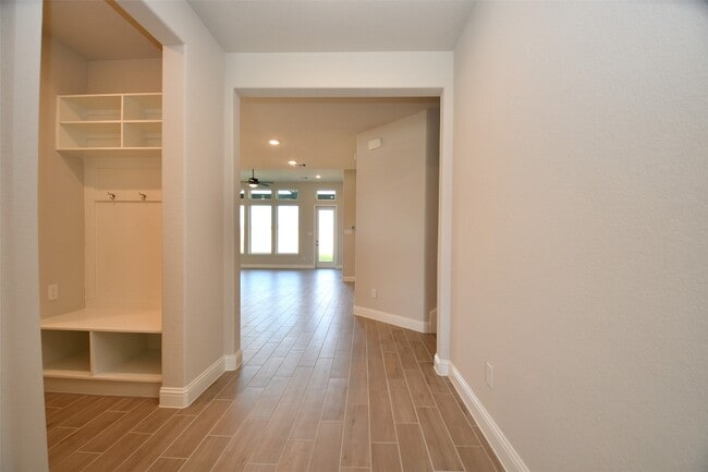 Foto del edificio - 19722 Dwight Eisenhower Dr