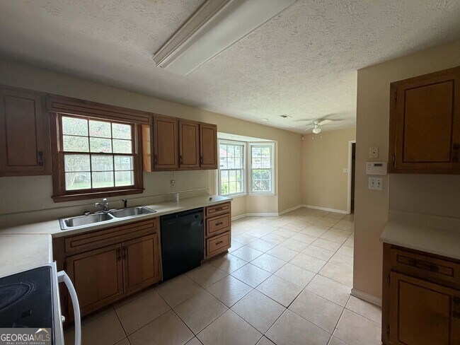 Foto del edificio - 7021 Whitfield Dr