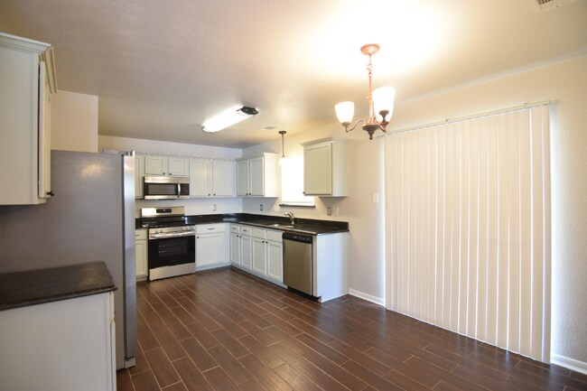 Building Photo - 3000 Blackburn Dr