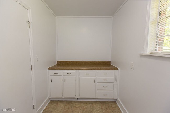 Building Photo - 2808 Cedar Ln