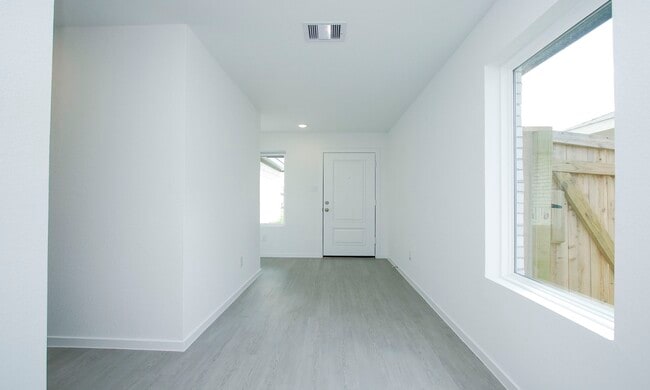 Foto del edificio - 6819 Flowering Ginger Ln