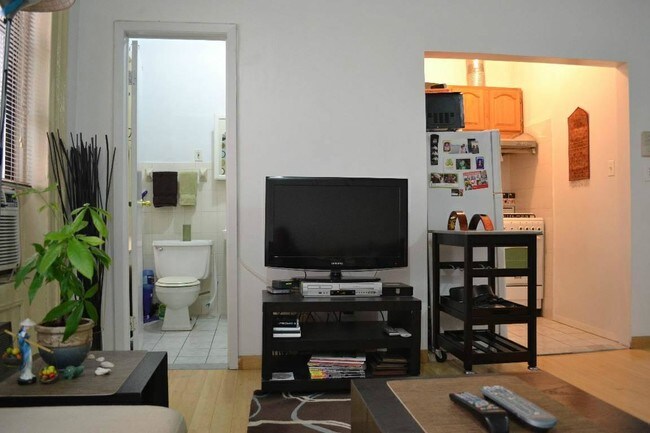 Foto del edificio - 656 10th Ave