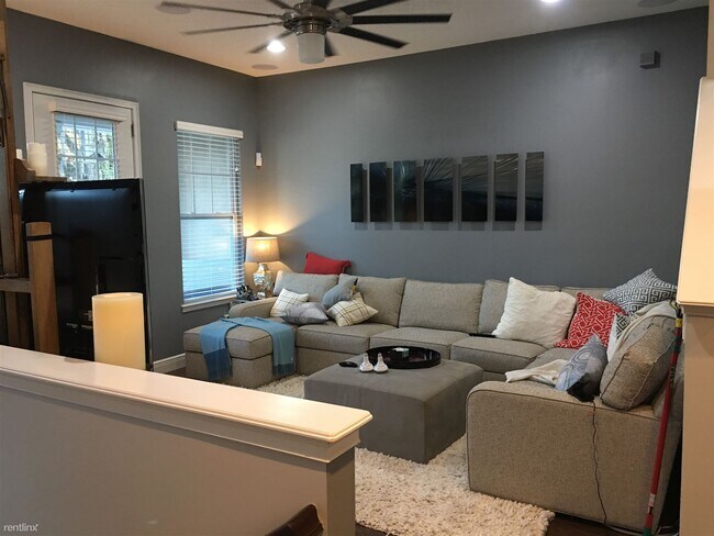 Building Photo - 4 br, 3.5 bath Townhome - 524 Lanark Ct