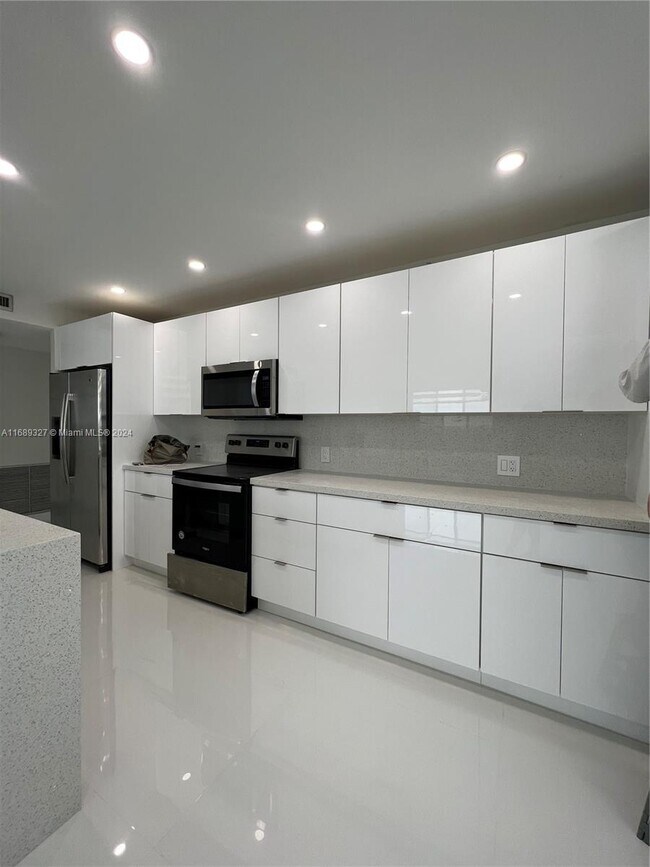 Foto del edificio - 4200 Hillcrest Dr