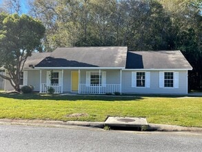 Building Photo - 204 Old Pond Dr