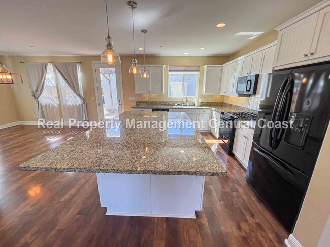 Building Photo - AVAILABLE NOW - Spacious San Luis Obispo H...