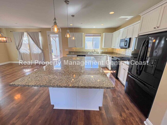 Foto del edificio - AVAILABLE NOW - Spacious San Luis Obispo H...