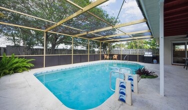 Building Photo - 609 S Crescent Dr