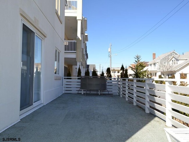 Building Photo - 110 S Richards Ave