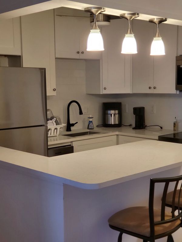 Foto del edificio - 100 Shore Ct
