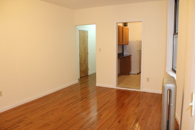 Foto del edificio - 630 Isham St