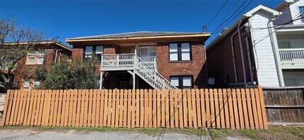 Building Photo - 2109 Bernardo De Galvez Ave