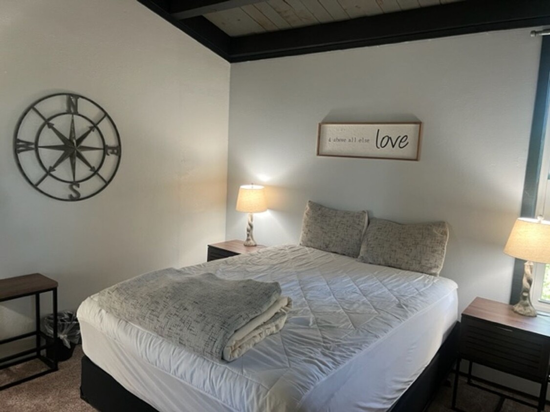 Primary Photo - Treehouse Condo - 3rd floor Modern 2 Bedro...
