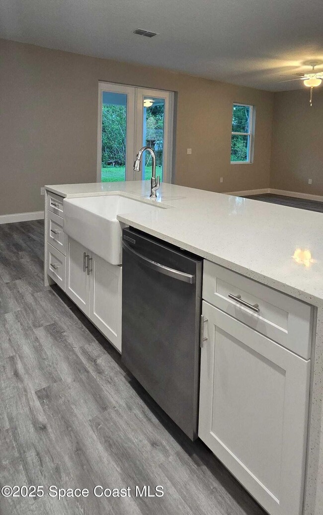 Foto del edificio - 1801 Warton Ave SE