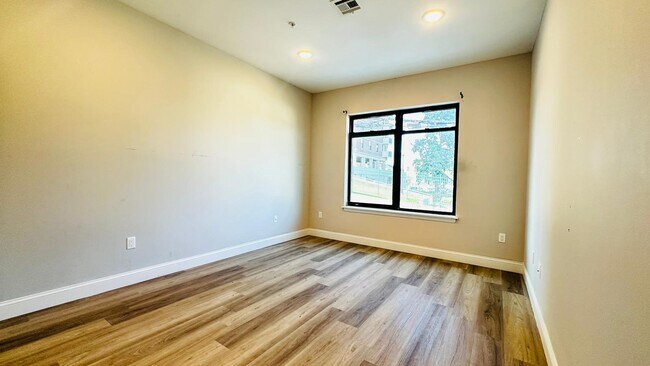 Foto del edificio - 242 Harrison St