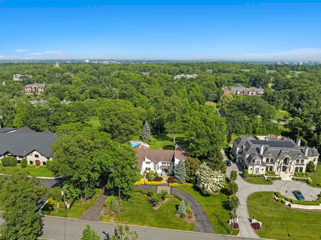 Primary Photo - 172 Truman Dr