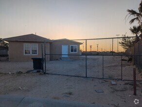Building Photo - 14633 Valentin Dr