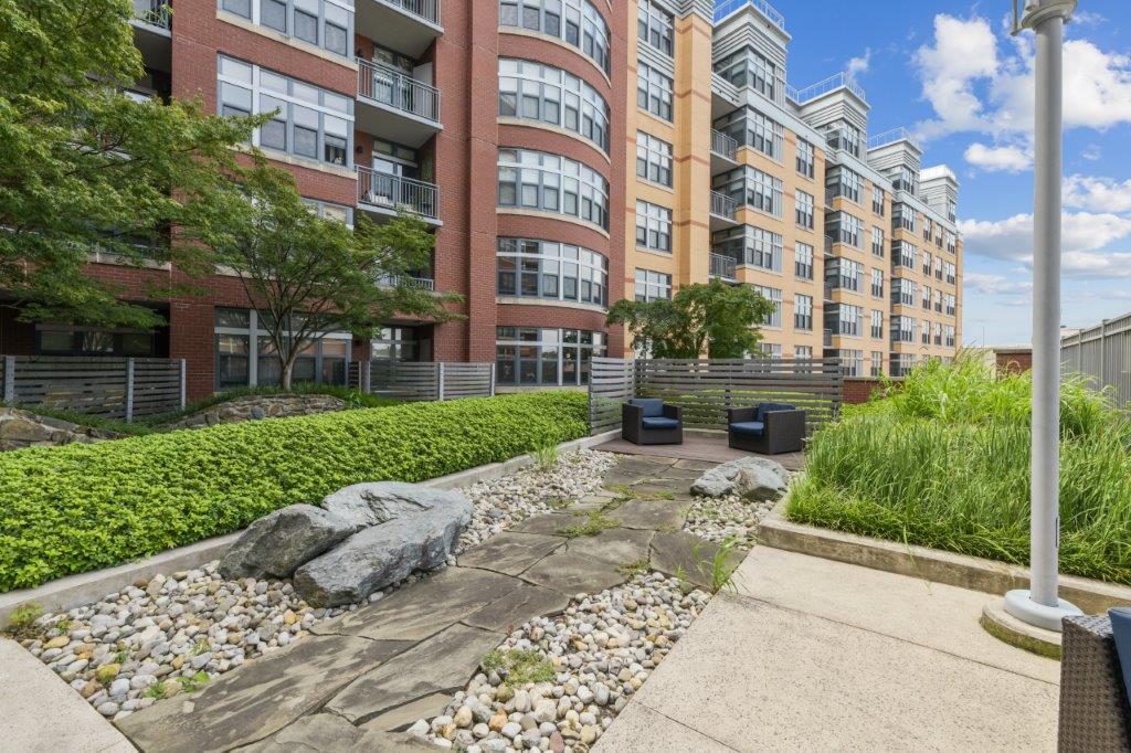 Jasper Columbia Pike 1028 S Walter Reed Dr Arlington, VA 22204