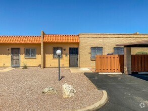 Building Photo - 970 S Pantano Rd