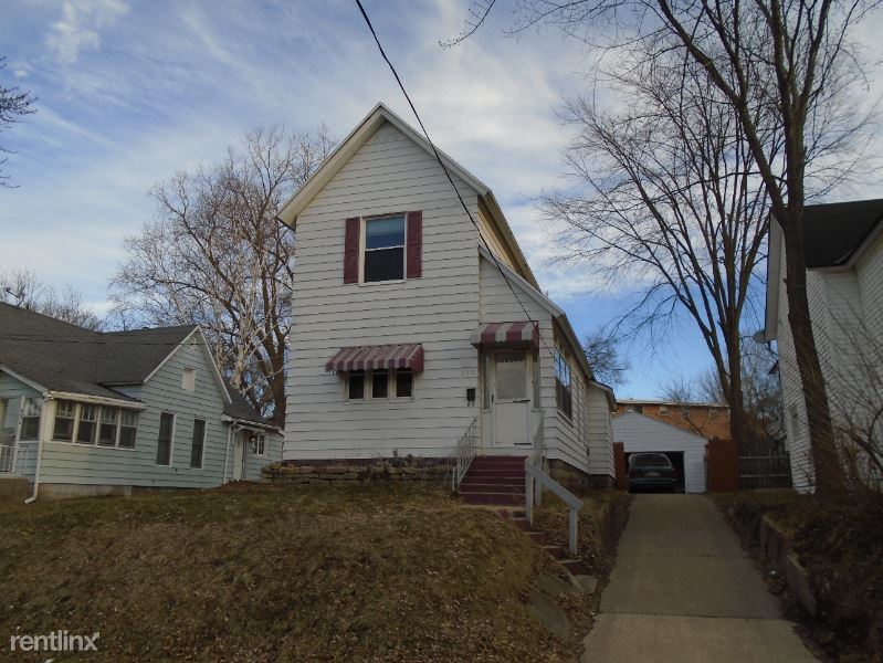 Primary Photo - 4 br, 1 bath House - 935 Baraga St NE