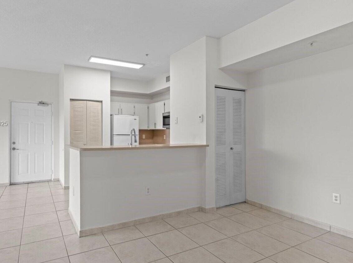 Foto principal - 7280 NW 114th Ave