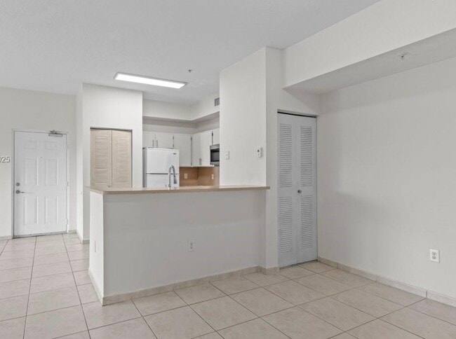 Building Photo - 7280 NW 114th Ave