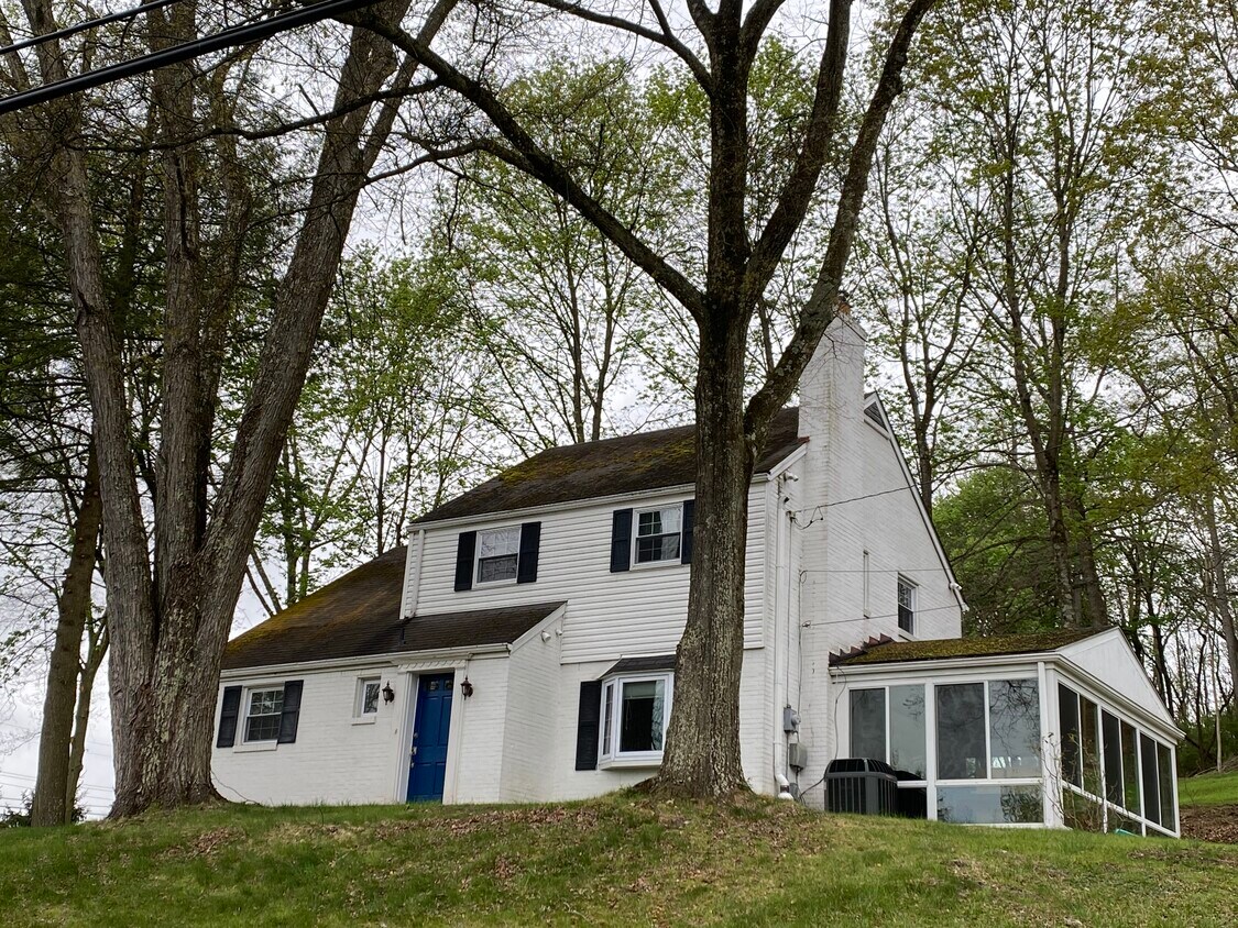 Foto principal - 144 Woodland Farms Rd