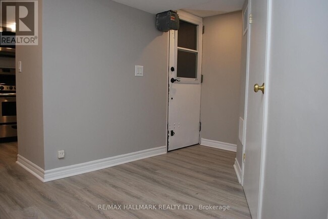 Building Photo - 356 Sackville St