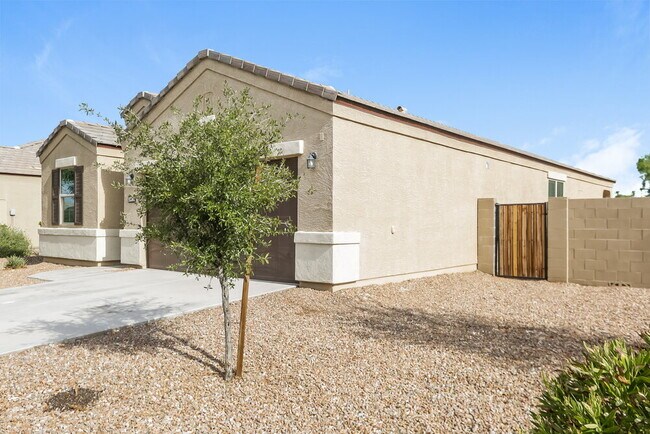 Building Photo - 25562 W Desert Dr