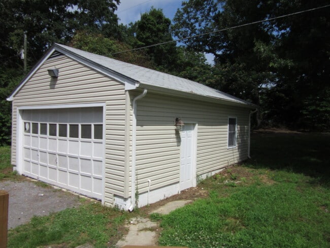 Building Photo - Dinwiddie VA