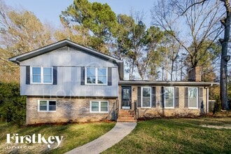 Building Photo - 2067 Longmeadow Ln