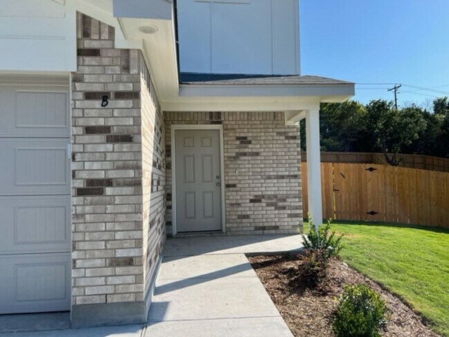 Building Photo - 305 Agua Chiquita Court (A/B)