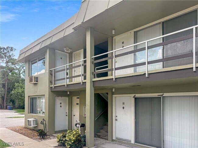 Foto del edificio - 1852 Golf View Ave