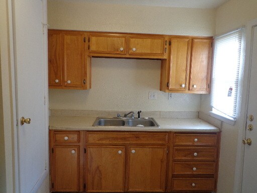 Building Photo - 2943 Eisenhower Dr