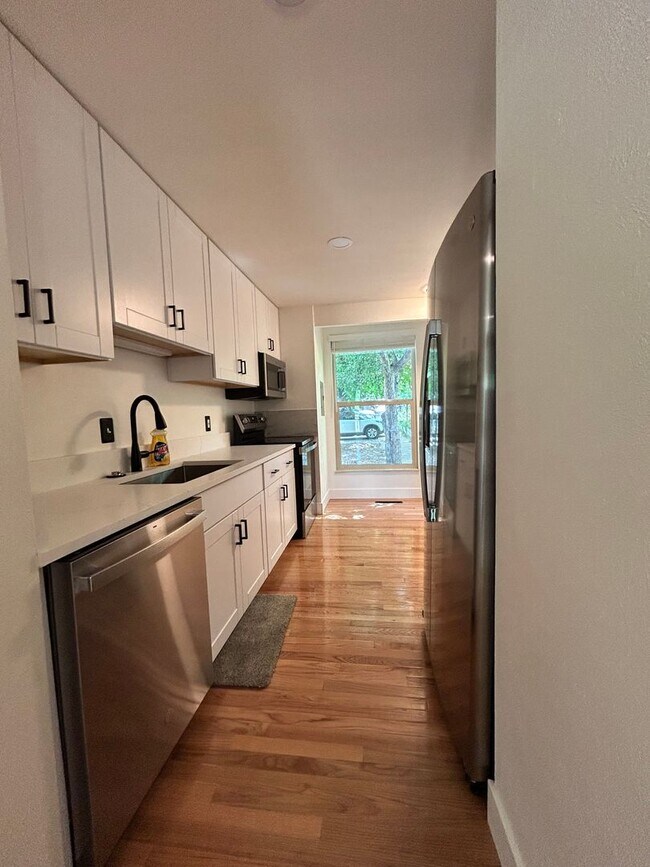 Building Photo - Hidden Gem in South Boulder! Newly Renovat...