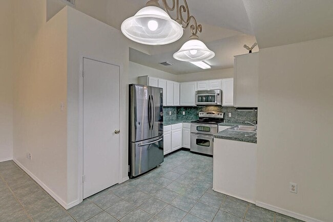 Building Photo - 7933 Elk Dr