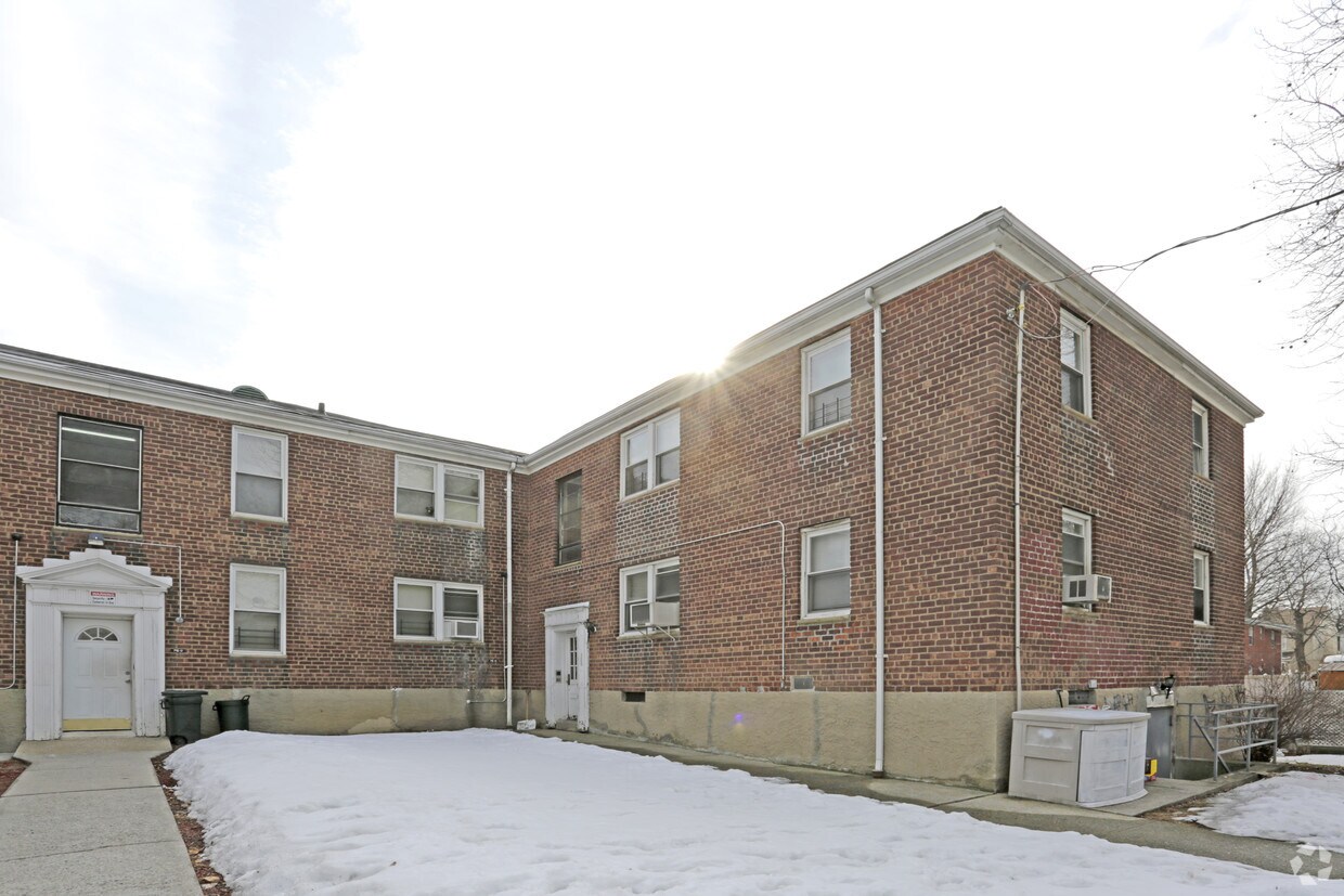 Primary Photo - 76-15 160th St