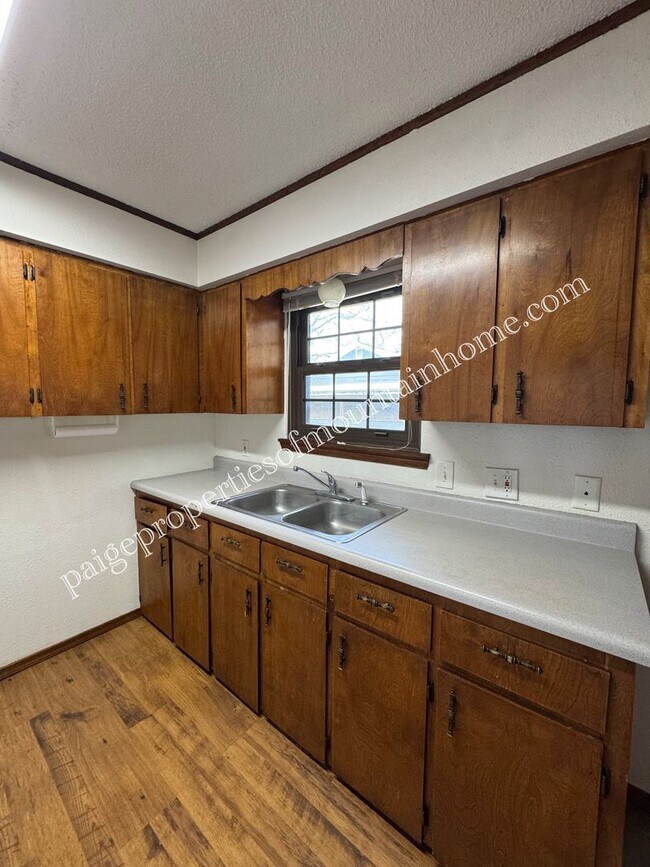 Foto del edificio - 3 Bedroom, 1 Bath Home on a Corner Lot