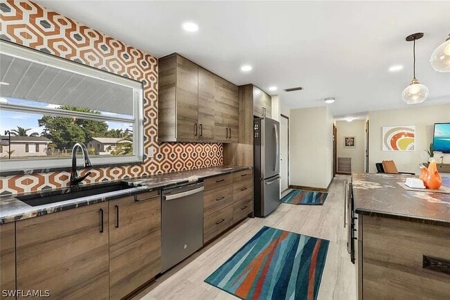 Building Photo - 2635 SE 18th Pl