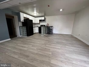 Building Photo - 515 W Girard Ave