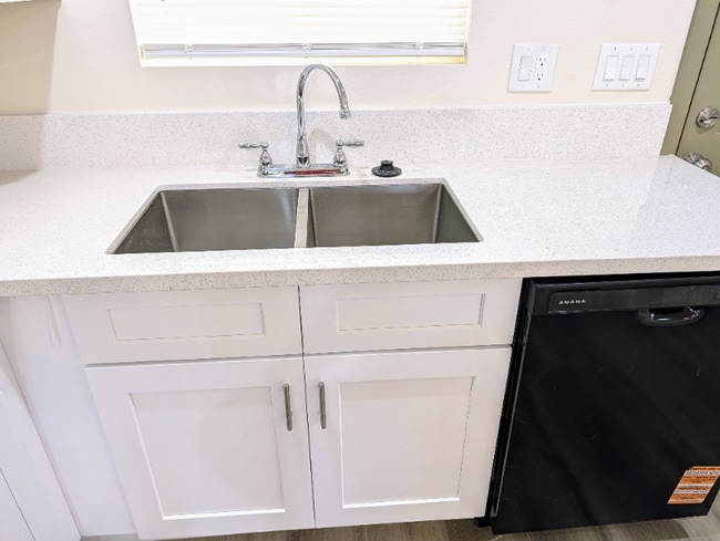 Foto del edificio - 1358 N Murray St