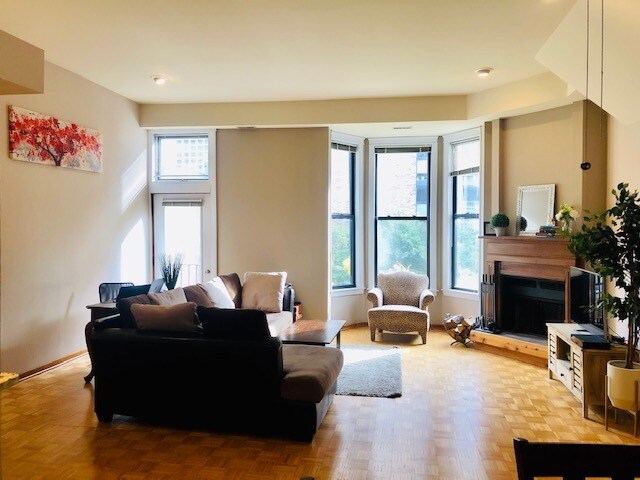 Foto principal - 1004 N Clark St