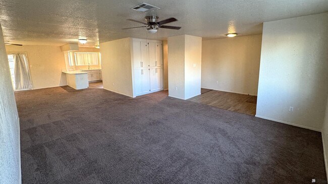 Foto del edificio - 8573 E 25th St