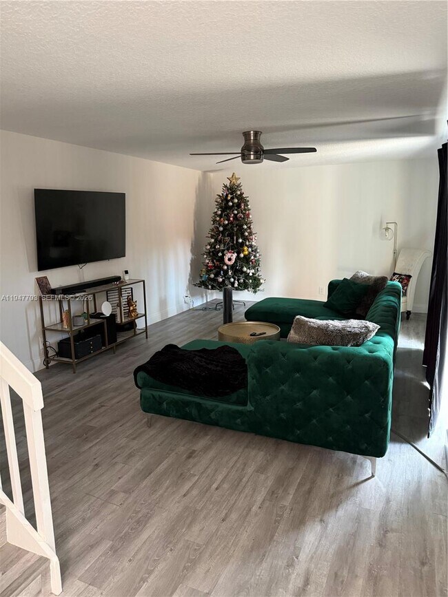 Foto del edificio - 2563 Lakeview Ct