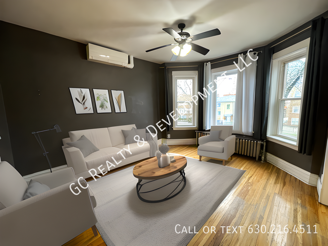 Foto del edificio - ***EAST LOGAN SQUARE / 2 BDRM + DEN / HEAT...