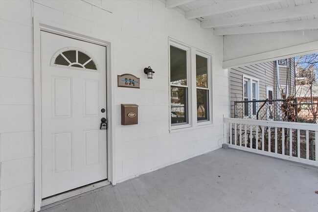 Building Photo - Coming Soon - Spacious 4 Bedroom, 2 Bath H...