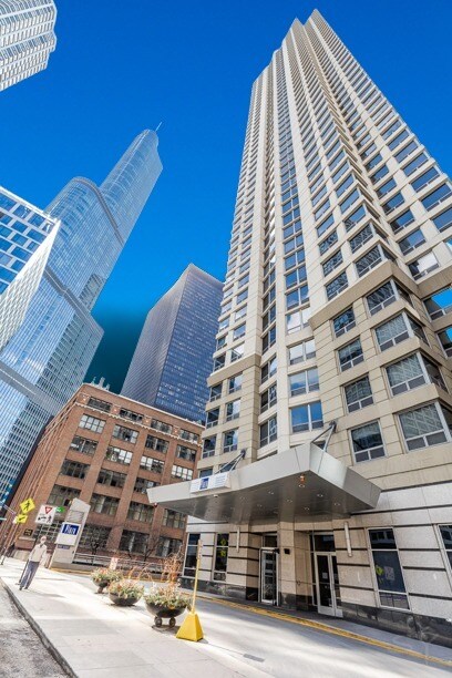 Primary Photo - 440 N Wabash Ave